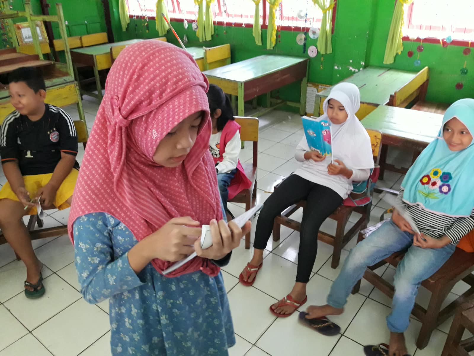 Menulis Puisi sebagai Cara Kreatif Membangun Kesadaran Kritis Anak